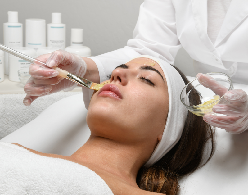 JMSR22_Mask_and_Peels_SkinZymeApplication_SideView